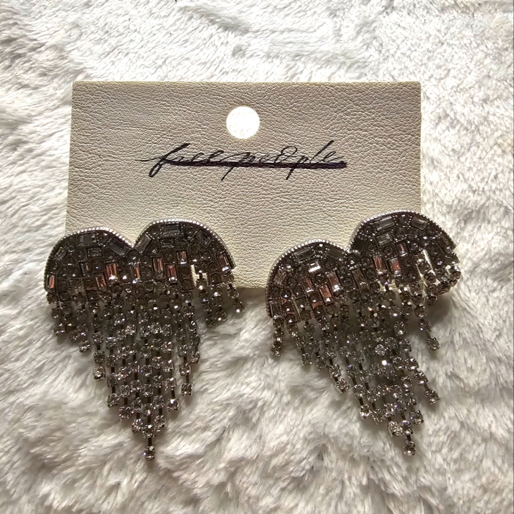NWT FREE PEOPLE DANGLE EARRINGS.. SILVERTONE